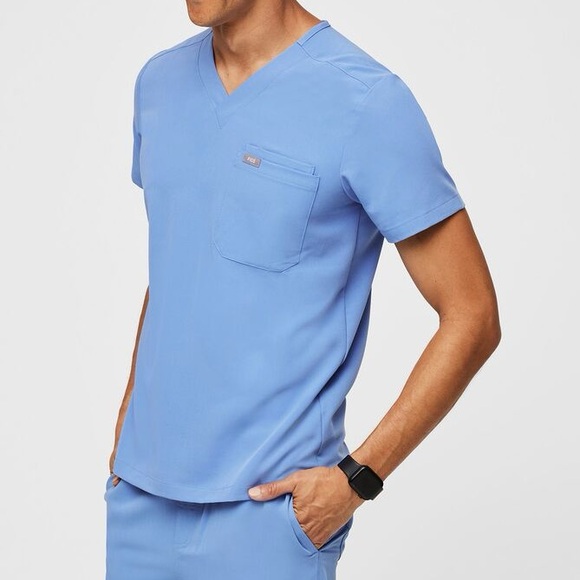 Men’s FIGS Technical Collection Leon Three Pocket Scrub Top Ceil Blue 1517 Sz M - Picture 3 of 14